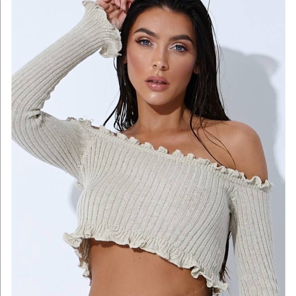 In The Style Stone Ribbed Ruffle Long Sleeved Crop - Picture 4 of 5
